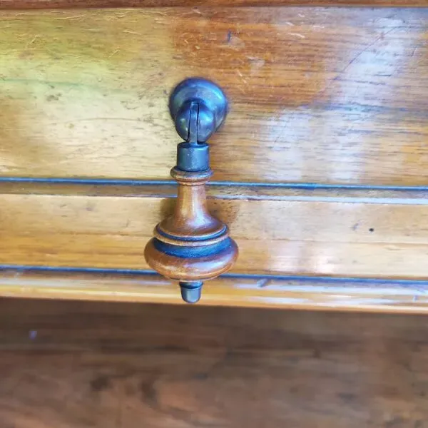 Illustration numéro 4 du produit Desserte console ancienne noyer blond massif