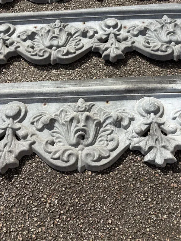 Illustration numéro 4 du produit Frise de toiture zinc