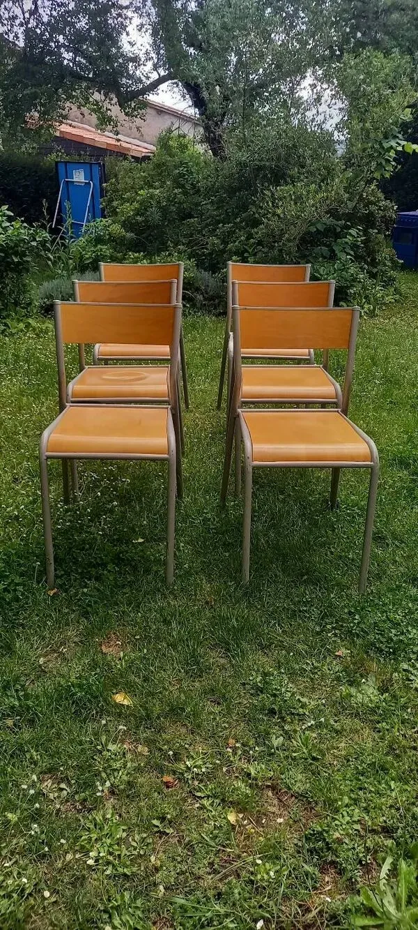 Illustration numéro 4 du produit Lot de 6 chaises d école