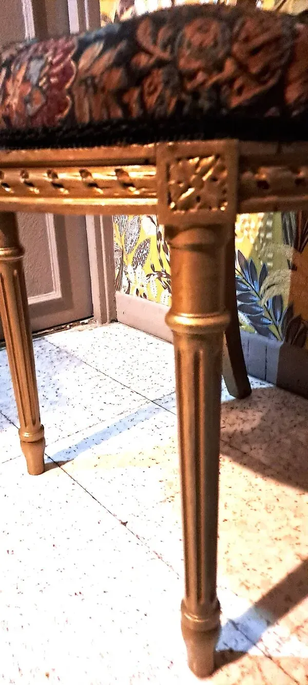 Illustration numéro 4 du produit Chaises Napoléon III  bois doré restauration tapissière tissu damassé