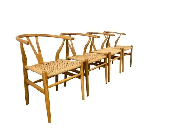 Illustration numéro 4 du produit Ensemble de 4 chaises scandinaves en bois massif
