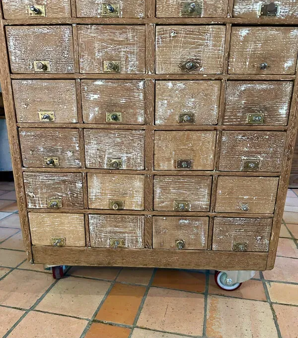 Illustration numéro 4 du produit Meuble de métier