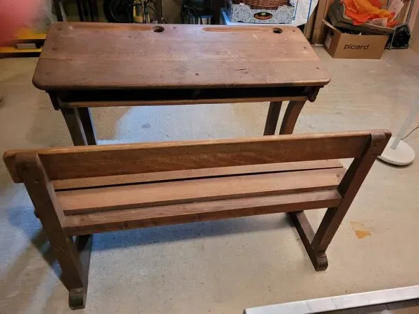 Illustration numéro 4 du produit table d'école