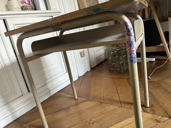 Illustration numéro 4 du produit Pupitre d'écolier et sa chaise