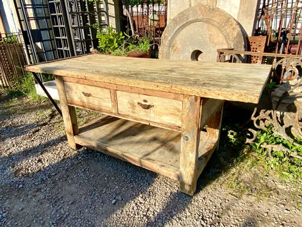 Illustration numéro 4 du produit Table en bois