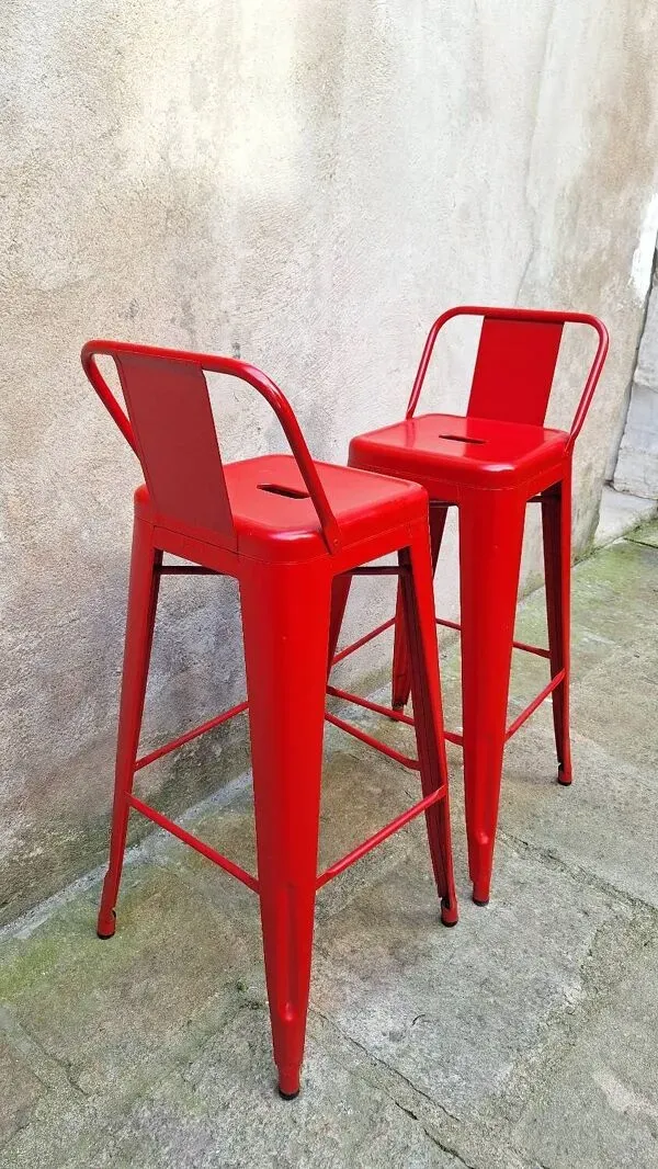 Illustration numéro 4 du produit Paire de tabouret de bar Tolix rouge