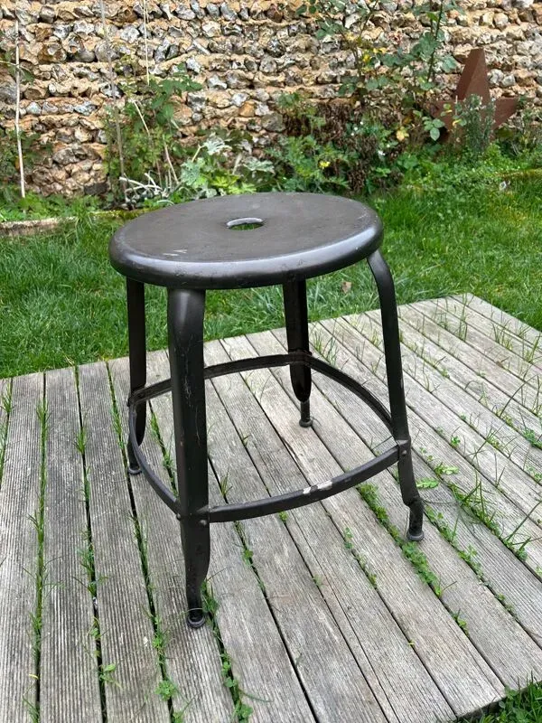 Illustration numéro 4 du produit Tabouret industriel vintage
