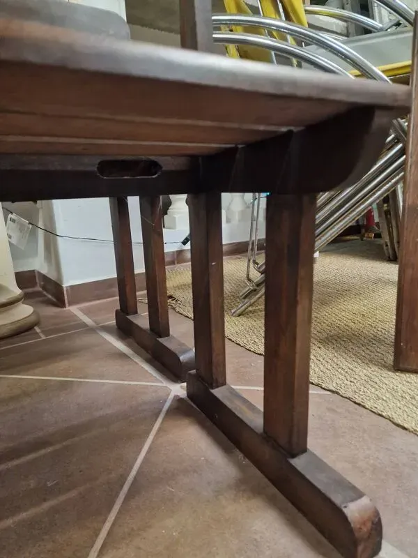 Illustration numéro 4 du produit Élégants bancs en bois hêtre massif, au style sobre et intemporel.