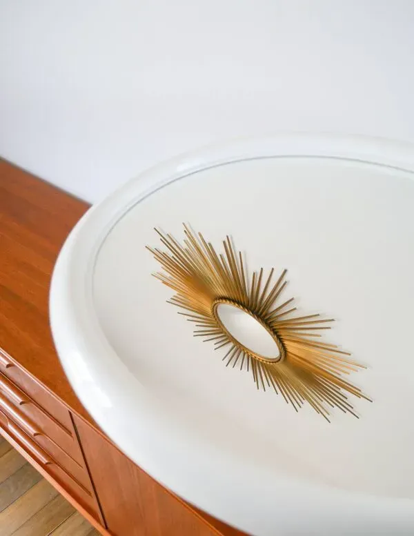 Illustration numéro 4 du produit Miroir oval en plexi blanc, Design, 1970