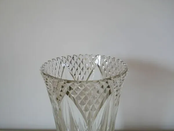 Illustration numéro 4 du produit Vase en cristal à motifs art déco, 1950