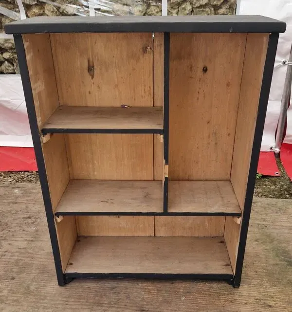 Illustration numéro 4 du produit Étagère sur pieds