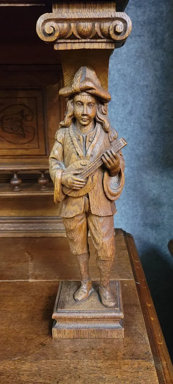 Illustration numéro 4 du produit Rare paire de buffets deux corps de style Renaissance