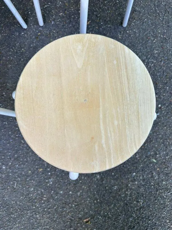 Illustration numéro 4 du produit 4 tabourets en bois massif rénové et acier blanc