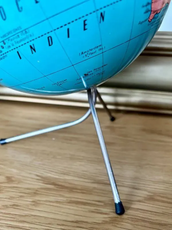 Illustration numéro 4 du produit Mappemonde globe terrestre tripode