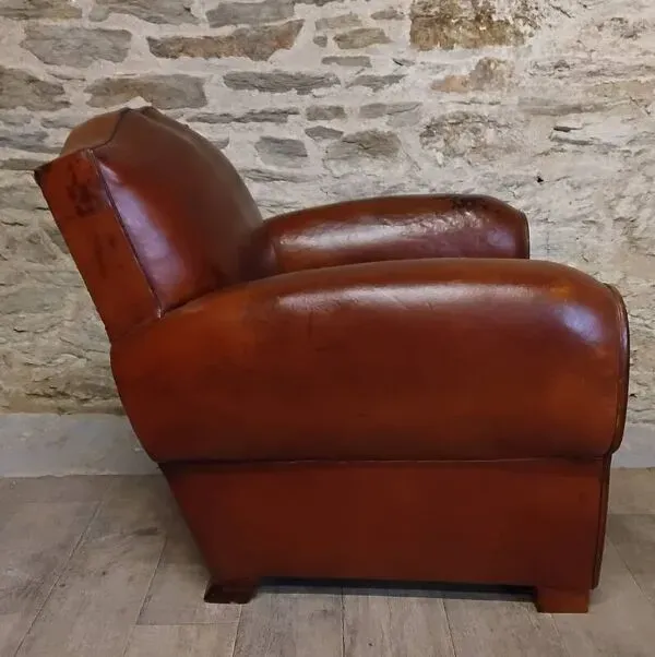 Illustration numéro 4 du produit Fauteuil club dossier moustache