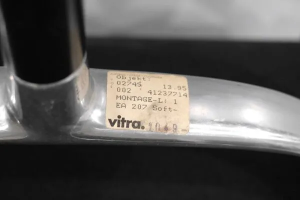 Illustration numéro 4 du produit Fauteuil Soft Pad '' EA 207 '' Charles Ray Eames, États-Unis, 1969.