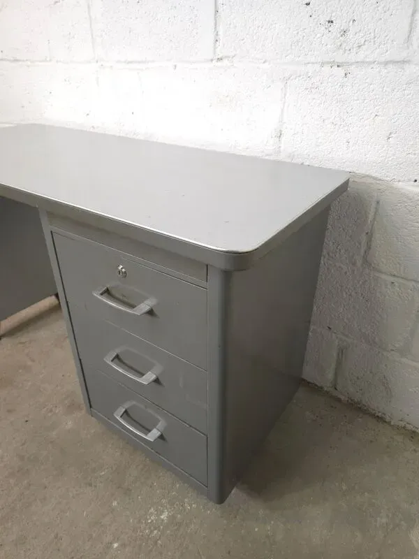 Illustration numéro 4 du produit Petit bureau Ronéo 1970