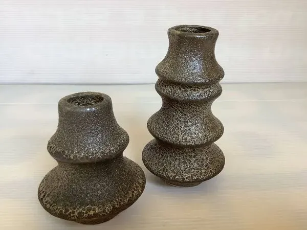 Illustration numéro 4 du produit Paire de petits bougeoirs vases