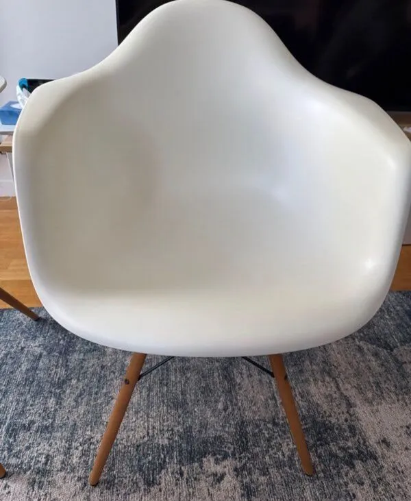 Illustration numéro 4 du produit Fauteuil DAW Eames Vitra blanc et bois