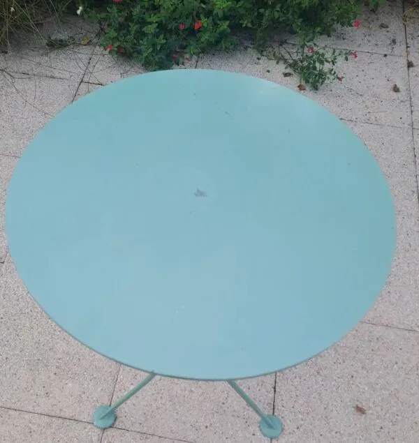 Illustration numéro 4 du produit Ancien guéridon en fer forgé