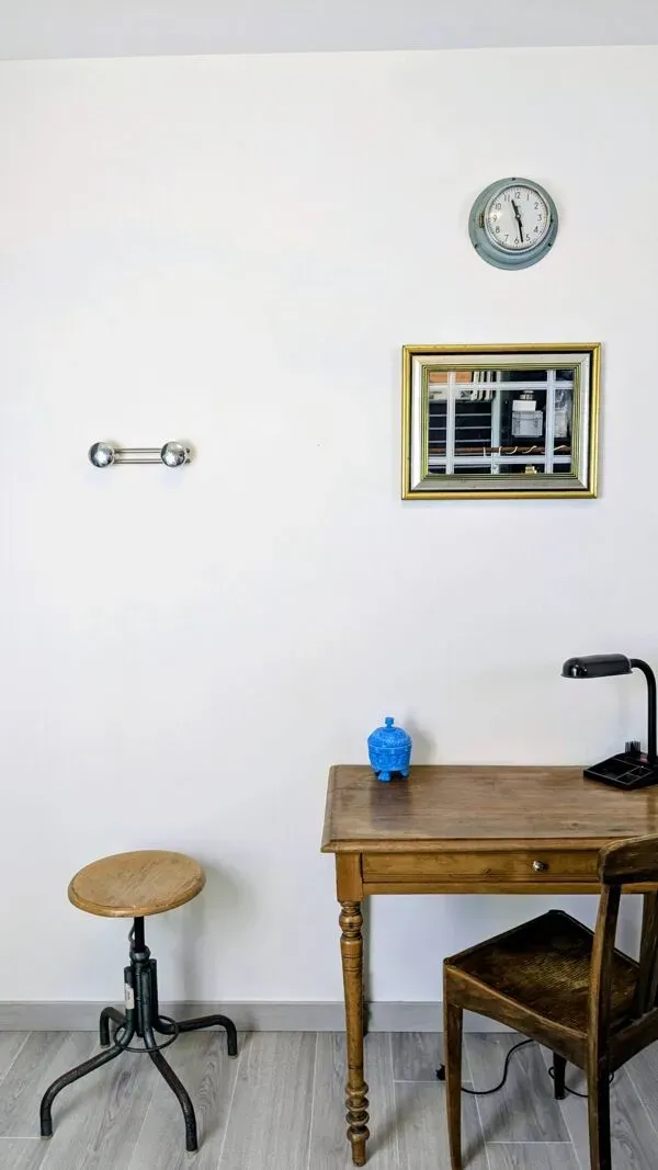 Illustration numéro 4 du produit Patère murale double en métal chromé, esprit vintage