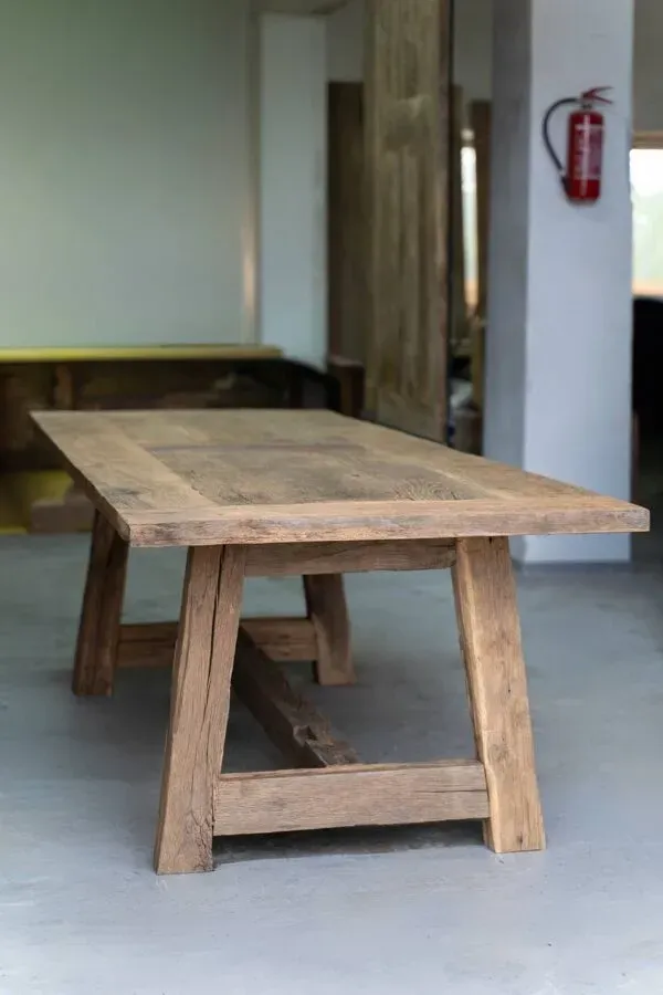 Illustration numéro 4 du produit Table en chêne massif style provençal