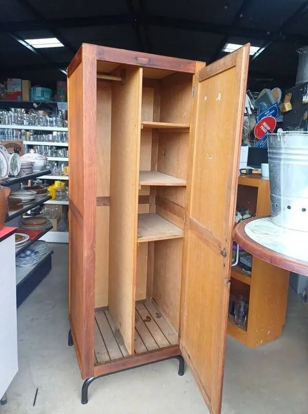 Illustration numéro 4 du produit Armoire Vestiaire Vintage en Bois et Métal /internat 1950 ​