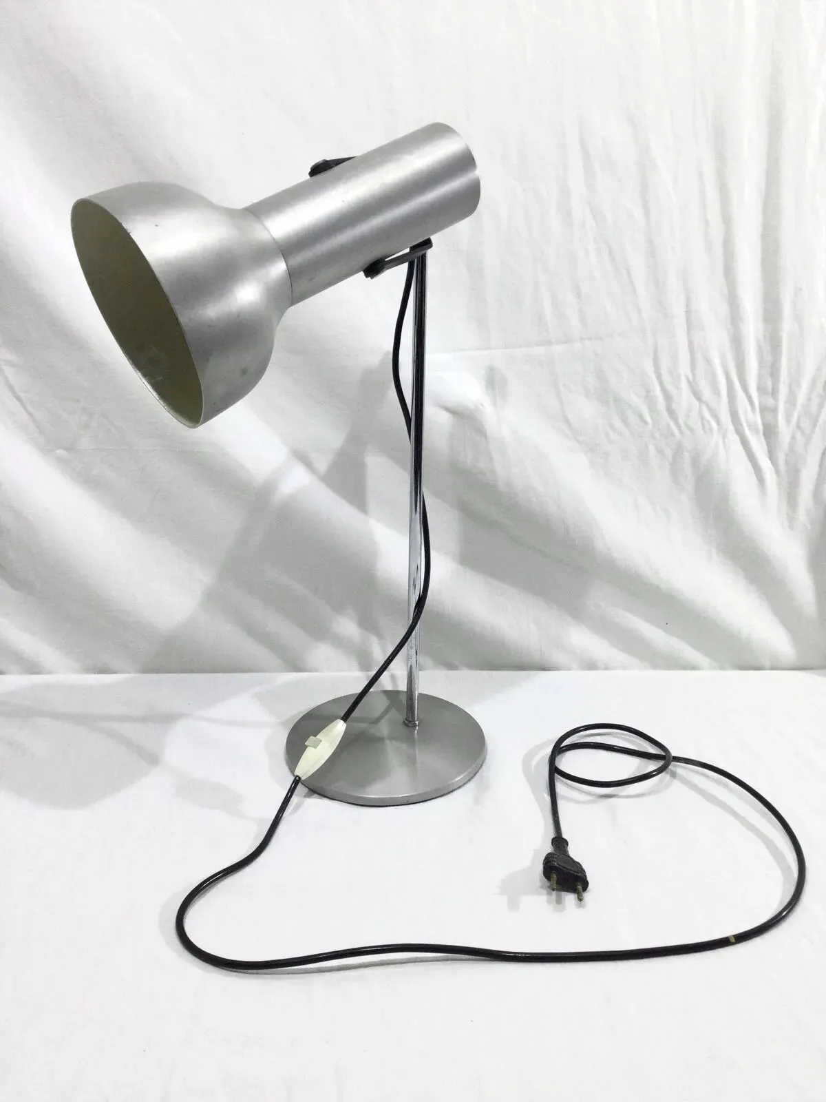 Illustration numéro 4 du produit Lampe De Bureau En Métal Brossé