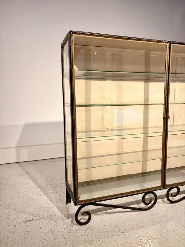 Illustration numéro 4 du produit Vitrine double vintage métal et verre années 50/60 – esprit industriel