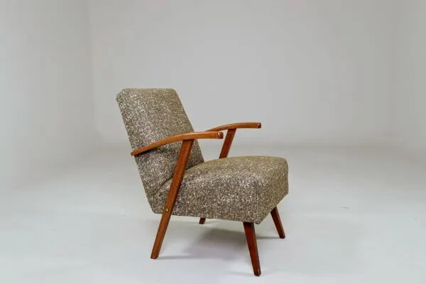 Illustration numéro 4 du produit Fauteuil vintage en tissu à motif vert rénové, années 1970.