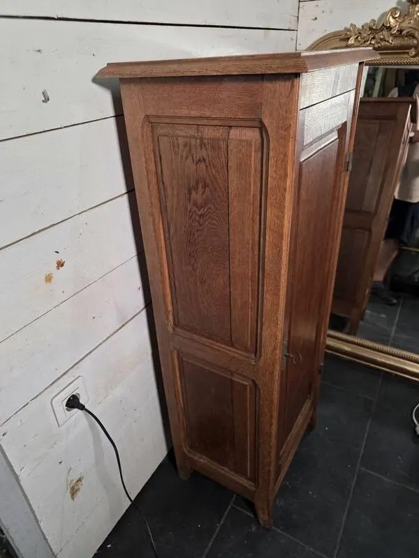 Illustration numéro 4 du produit Meuble colonne ancien en chêne