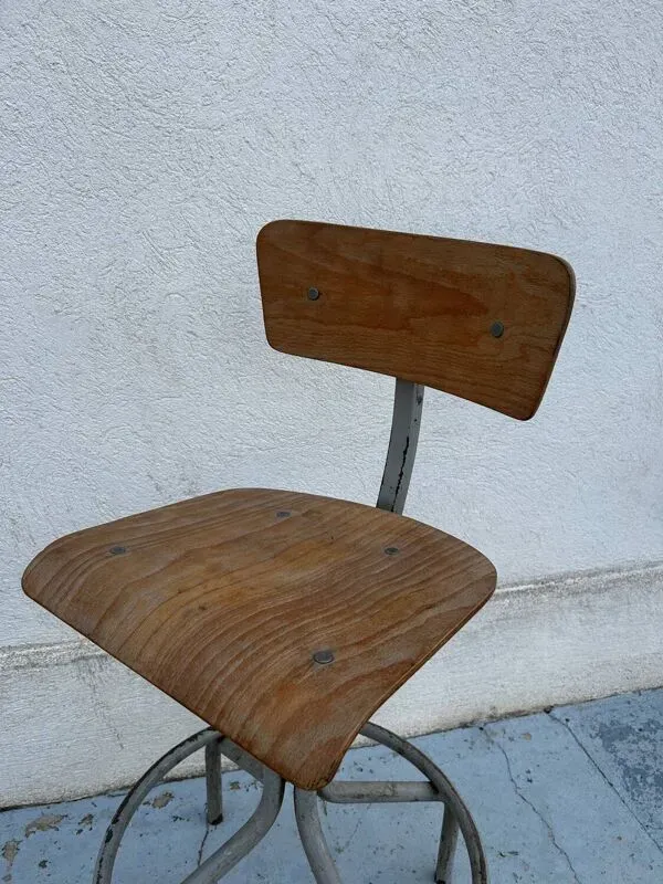 Illustration numéro 4 du produit Chaise d’atelier industrielle en bois et métal – réglable