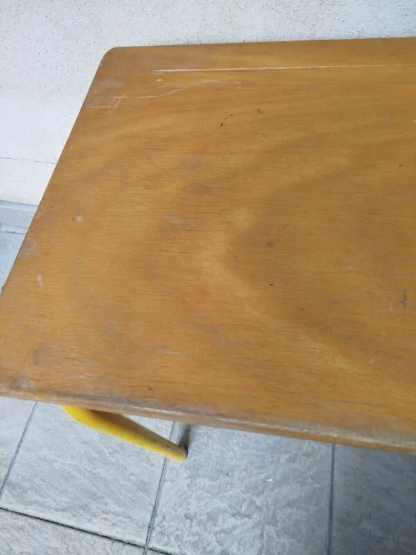 Illustration numéro 4 du produit Ancien bureau d'écolier