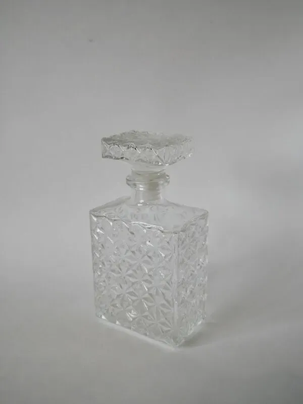 Illustration numéro 4 du produit carafe à whisky en verre rectangulaire 1970 21 X 10.5 cm