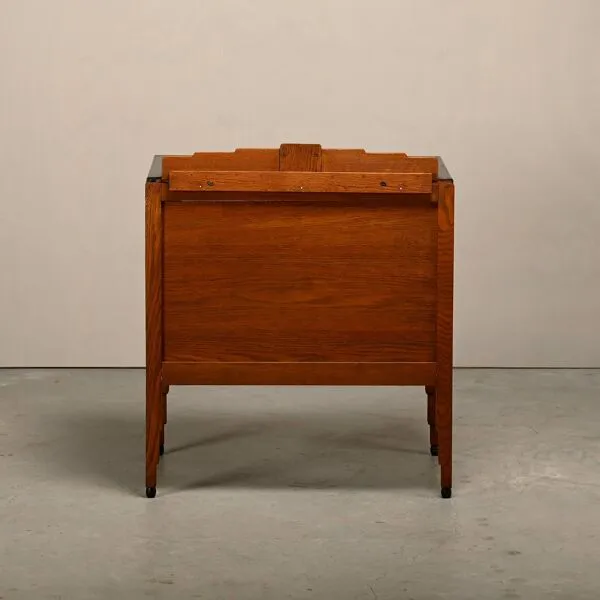 Illustration numéro 4 du produit Cabinet à thé ou vitrine Art Déco École d'Amsterdam en chêne massif, Pays-Bas