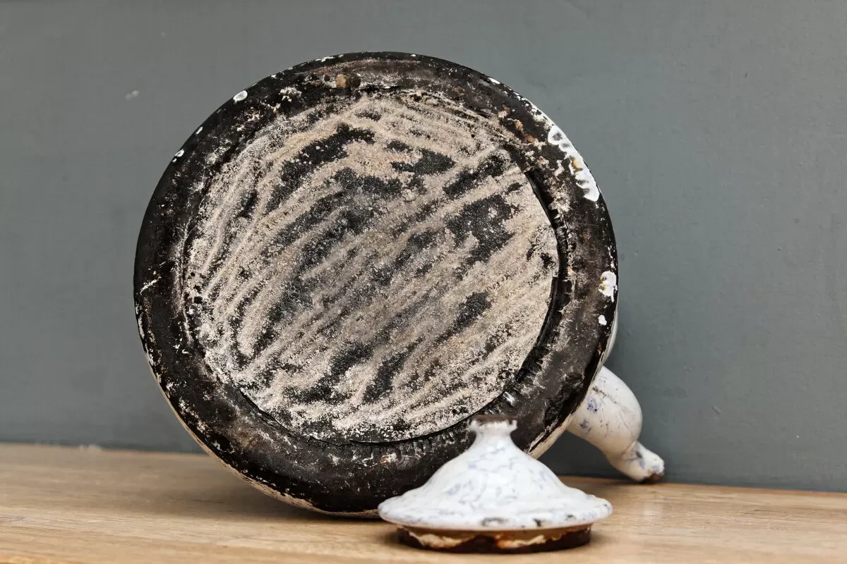 Illustration numéro 4 du produit Bouilloire en tôle émaillée