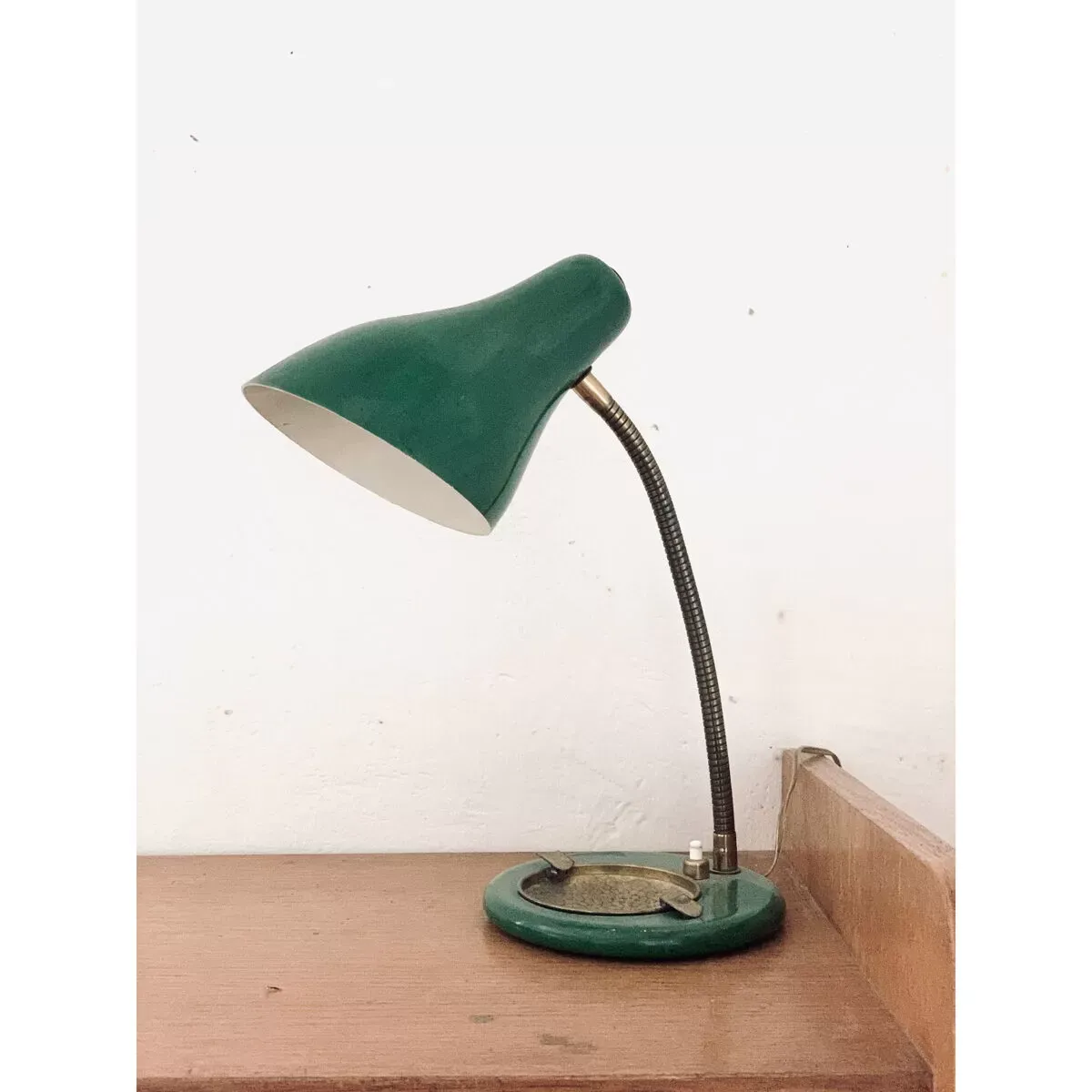 Illustration numéro 4 du produit Lampe vert et or des années 50