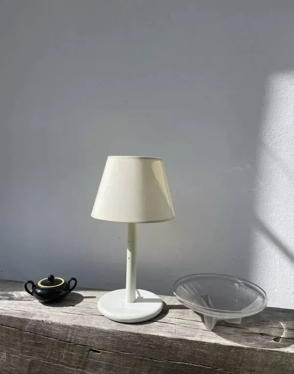 Illustration numéro 4 du produit Lampe en métal blanc industriel 1980