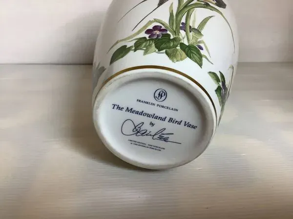 Illustration numéro 4 du produit Grand vase oiseaux et fleurs en porcelaine