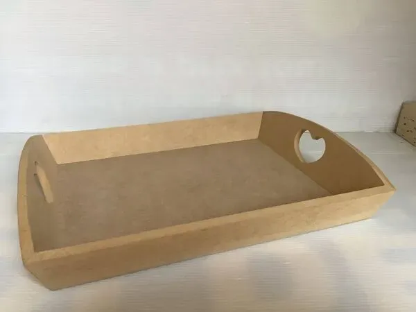 Illustration numéro 4 du produit Plateau avec poignées en cœur en bois