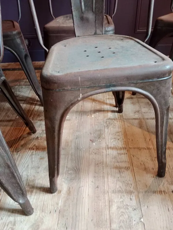Illustration numéro 4 du produit Chaises tolix