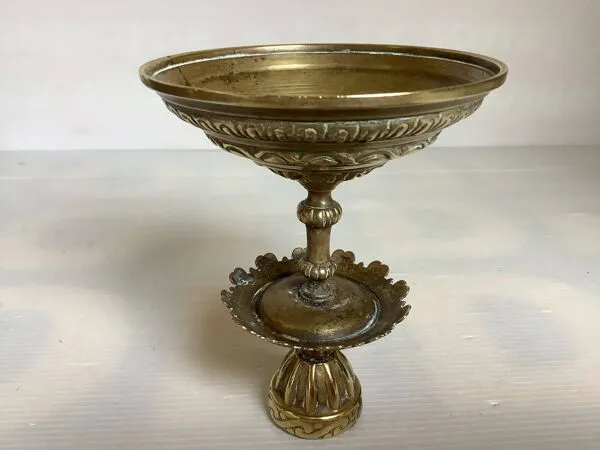 Illustration numéro 4 du produit Bougeoir en laiton travaillé