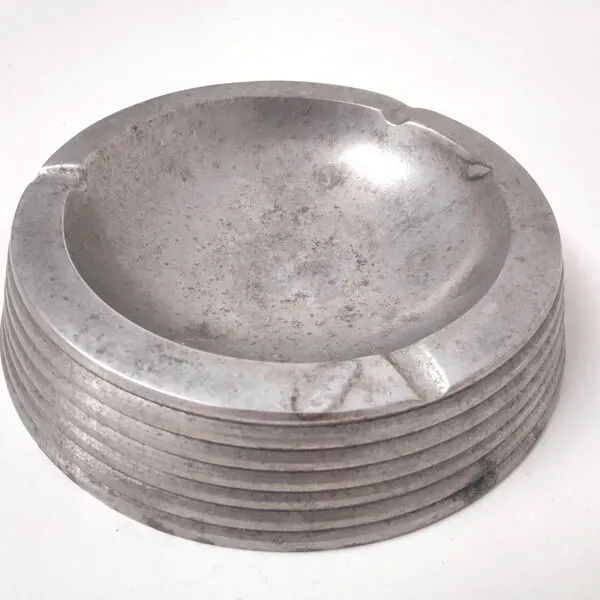 Illustration numéro 4 du produit Cendrier rond vintage bistrot années 50 fonte aluminium