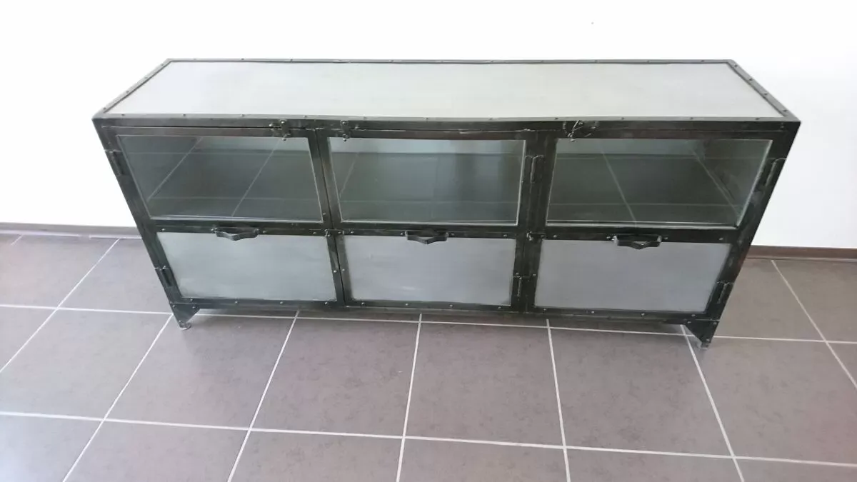 Illustration numéro 4 du produit Buffet métal industriel vintage