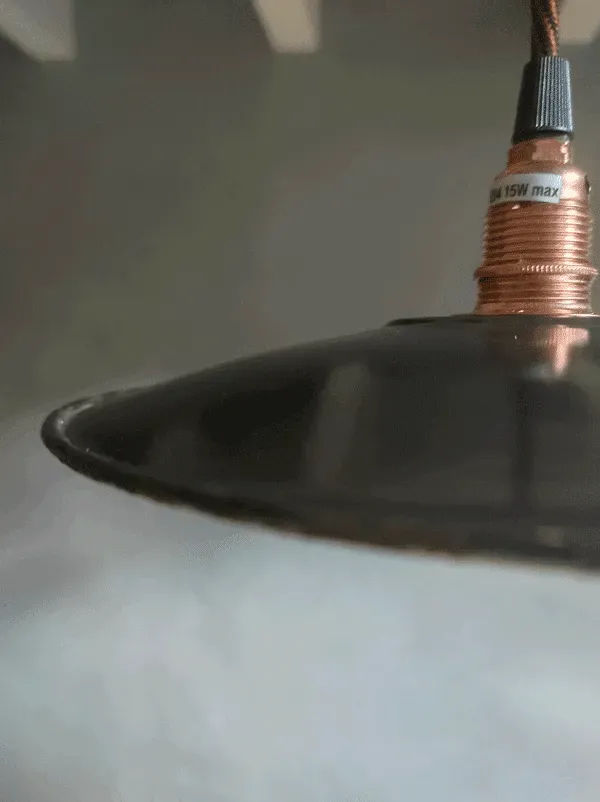 Illustration numéro 4 du produit Suspension tôle émaillée noire vintage