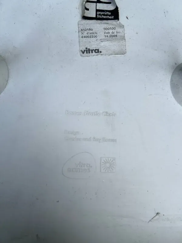 Illustration numéro 4 du produit Paire de Chaises Plastic side chair par Vitra