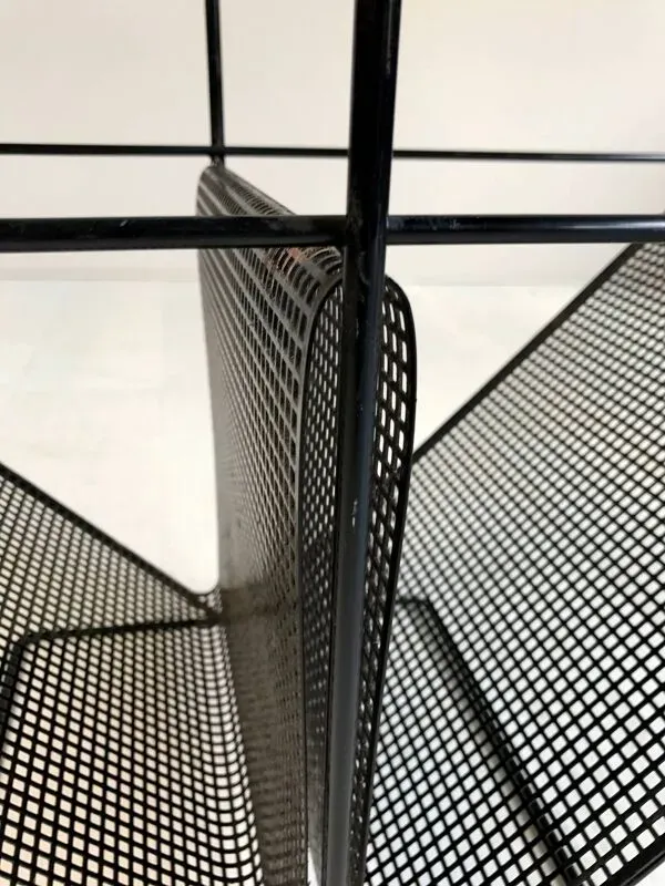 Illustration numéro 4 du produit Porte-revue en tole perforée, 1960