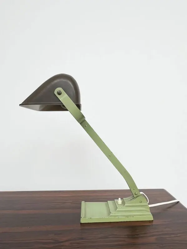 Illustration numéro 4 du produit Lampe de bureau articulée ERPE — Vert pâle et bakélite, Belgique, années 30-40