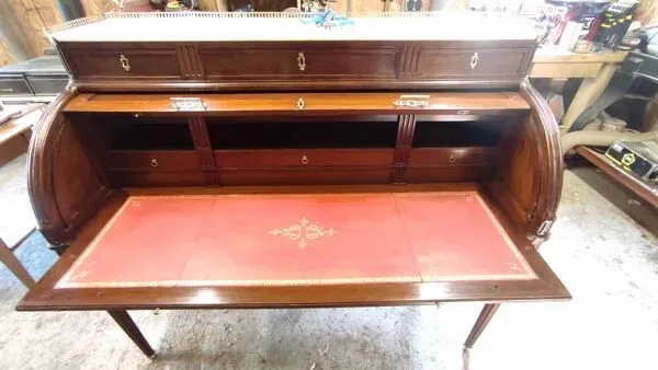 Illustration numéro 4 du produit Bureau à cylindre époque Louis XVI