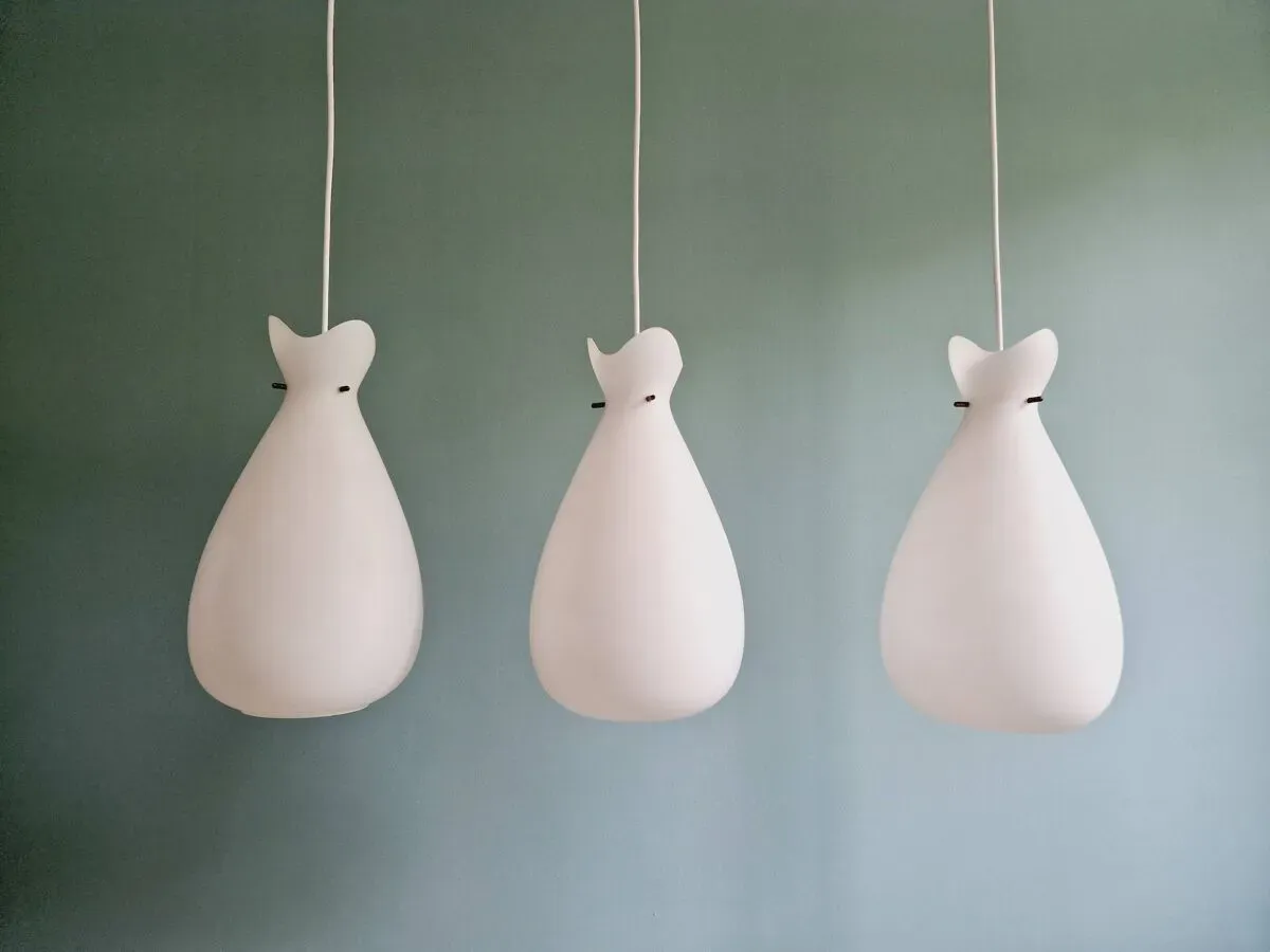 Illustration numéro 4 du produit Suspension scandinave en verre satiné blanc, années 60